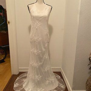 BRAND NEW VERY PRETTY WEDDING DRESS